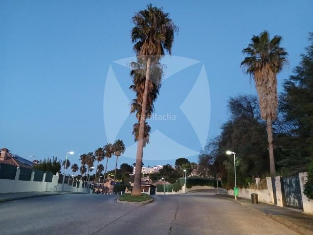 Chalet en venta en Badajoz, Carretera de Sevilla Los Montitos. CHALET INDEPENDIENTE CON PISCINA PRIVADA Y COMUNITARIA. ZONA URB. LAS LOMASMONTITOS. Chalets.