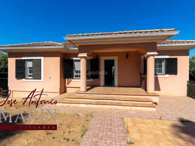 Chalet en venta en Badajoz, Carretera de Sevilla Los Montitos. Chalets.