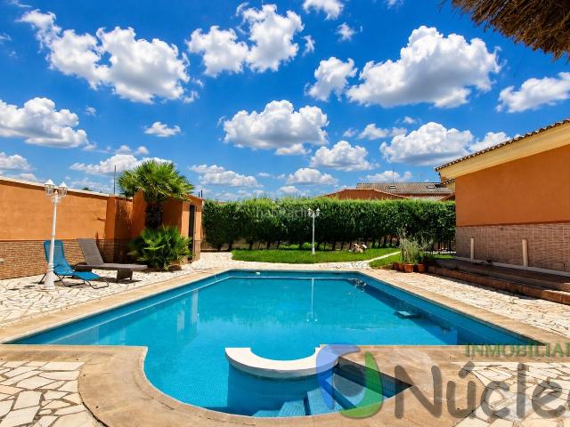 Chalet en venta en Badajoz, Carretera de Sevilla Los Montitos. Chalets.