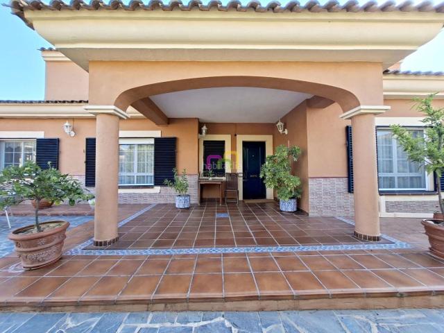Chalet en venta en Badajoz, Carretera de Sevilla Los Montitos. ESPECTACULAR CHALET EN VENTA EN LOS MONTITOS, BADAJOZ. Chalets.