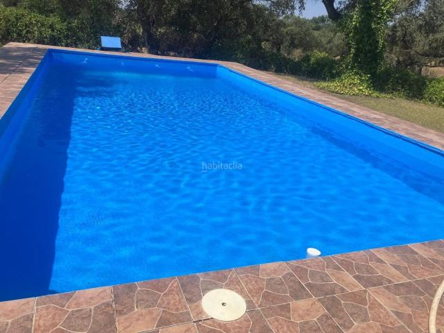 Chalet en venta en Badajoz, Ciudad Jardín. Escapa a tu paraíso particular en La Jara del Manantío!. Chalets.