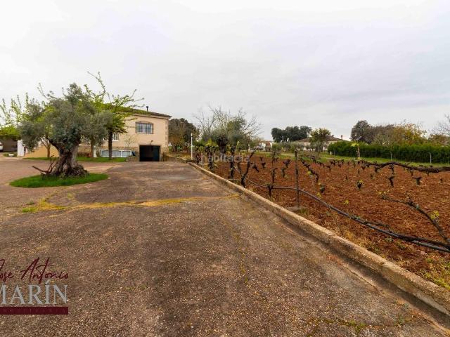 Chalet en venta en Badajoz, Dehesilla de Calamón Campomanes. CHALET INDEPENDIENTE CON 5.000 M2 DE PARCELA EN CAMPOMANES NATURALEZA, ESPACIO Y CALIDAD DE VIDA A UN PASO DE BADAJOZ. Chalets.