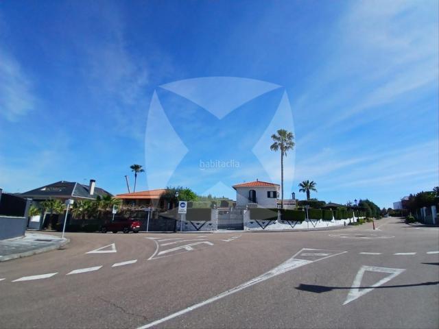 Chalet en venta en Badajoz, Golf Guadiana. CHALET CON PISCINA EN VENTA. ZONA GOLF GUADIANA. Chalets.