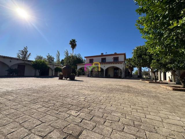 Chalet en venta en Badajoz, Las Vaguadas. EXCLUSIVO CHALET INDEPENDIENTE EN BADAJOZ. Chalets.