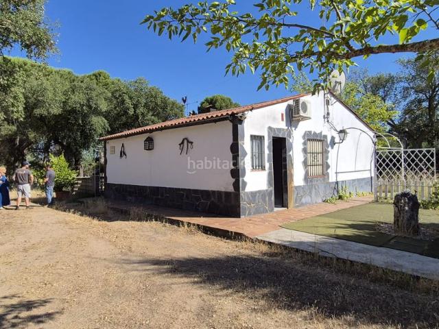 Chalet en venta en Badajoz, Las Vaguadas. FANTÁSTICO CHALET EN LA URBANIZACIÓN EL MANANTIO. Chalets.