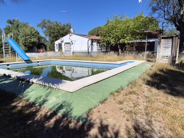 Chalet en venta en Badajoz, Las Vaguadas. FANTÁSTICO CHALET EN LA URBANIZACIÓN EL MANANTIO. Chalets.
