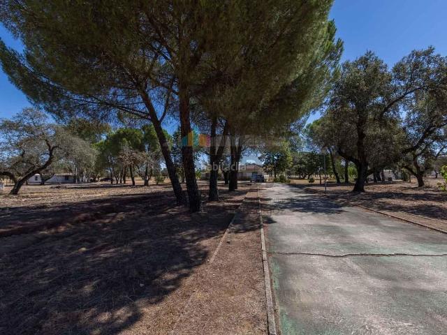 Chalet en venta en Badajoz, Pedanías de Badajoz. Oportunidad única! Naturaleza, privacidad y una inversión con múltiples posibilidades a solo unos minutos de Badajoz. Chalets.