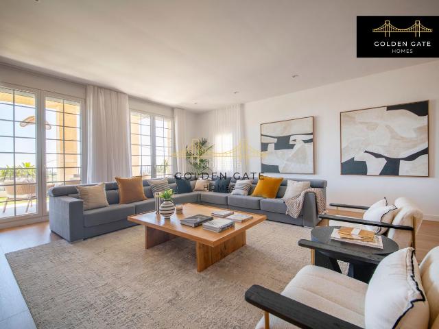 Chalet en venta en Badalona, Mas Ram. Espectacular vivienda completamente reformada con vistas abiertas al mar. Chalets.