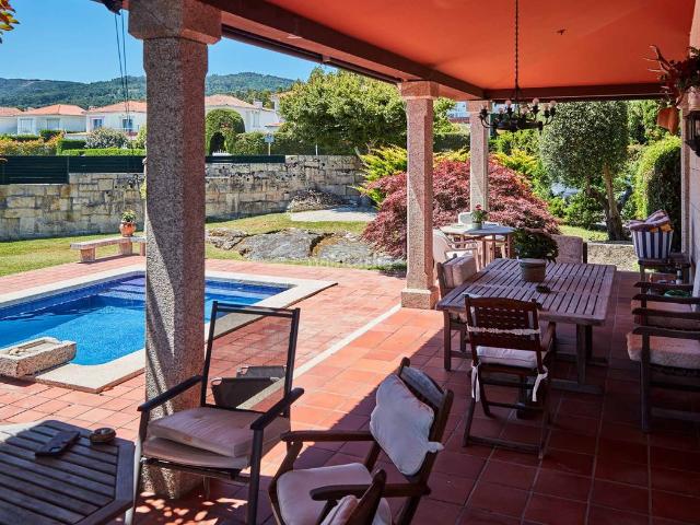 Chalet en venta en Baiona. Funcionalidad confort y estética con vistas a la ensenada de Baiona. Chalets.
