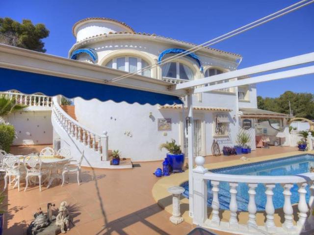 Chalet en venta en Baladrar Chalet con apartamento para invi. 264m² Benissa