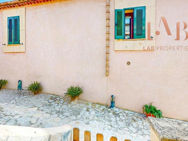 Chalet en venta en Baleares Calvià, Calvià Poble. Casa histórica con terrazas y acceso independiente. Chalets.