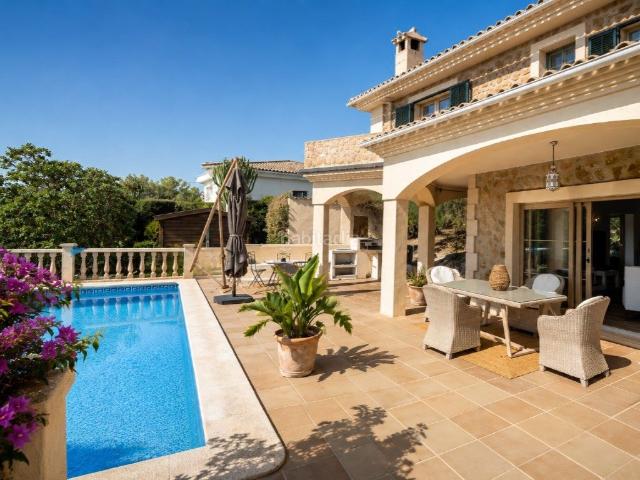 Chalet en venta en Baleares Calvià, Calvià Poble. Private Villa with Mountain and SeaTown Views Capdellà, Mallorca. Chalets.