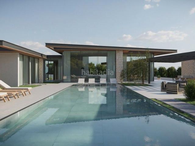 Chalet en venta en Baleares Calvià, Santa Ponça. Nueva villa de estilo balinés en venta cerca de un campo de golf en Santa Ponsa, Mallorca. Chalets.