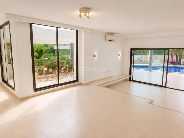 Chalet en venta en Baleares Calvià, Santa Ponça. Amplia Villa con Apartamento de Invitados, Piscina Privada y Gran Potencial en Santa Ponsa. Chalets.