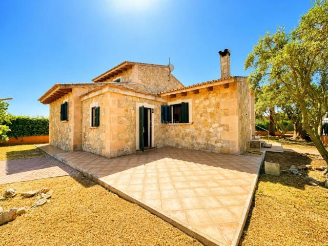 Chalet en venta en Baleares Campos, Sa Ràpita Ses Covetes. Chalet independiente en venta en urbanización El Paraiso, Sa Rapita. Chalets.