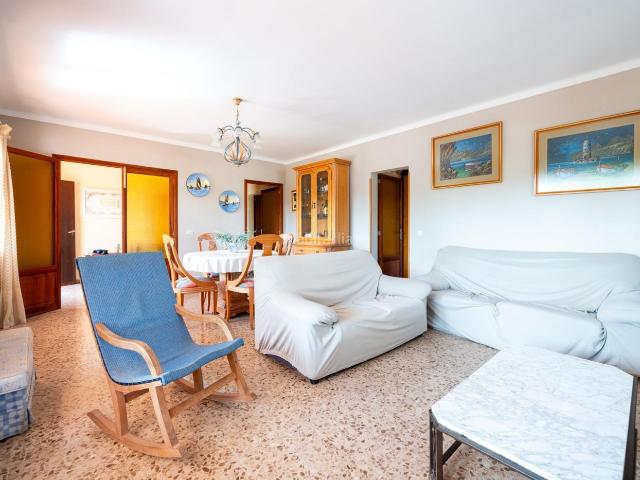 Chalet en venta en Baleares Campos, Sa Ràpita Ses Covetes. Oportunidad en Sa Ràpita chalet con parcela amplia y solárium. Chalets.