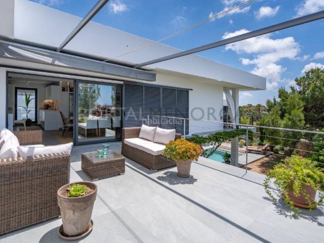 Chalet en venta en Baleares Ciutadella de Menorca, Cala Blanca. Propiedad única! Arquitectura con personalidad y un jardín excepcional. Chalets Ciutadella de.