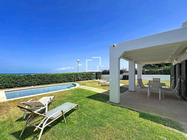 Chalet en venta en Baleares Ciutadella de Menorca, Cala d´En Bosch Serpentona. Estupenda villa de 3 dormitorios en primera línea de mar en venta Cap DArtrutx, Ciutadella de Menorca. Chalets Ciutadella.