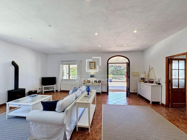 Chalet en venta en Baleares Alaior, Alaior Poble. Exclusiva casa de campo rodeada de bosque de 4 dormitorios en venta en LArgentina, Alaior. Chalets.