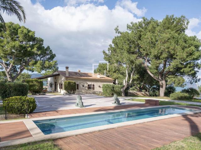 Chalet en venta en Baleares Alcúdia, Bacarés Manresa Bonaire. Villa en venta en primera línea de mar en Alcúdia con acceso directo al mar y privacidad absoluta. Chalets.