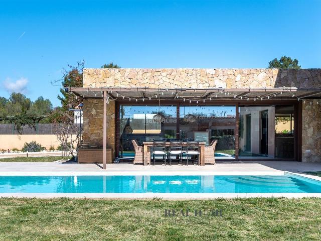 Chalet en venta en Baleares Bunyola. Moderna Villa con Vistas a la Serra de Tramuntana en Bunyola Eficiencia y Diseño. Chalets.