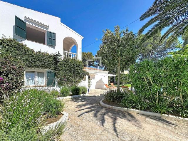 Chalet en venta en Baleares Es Castell, Trebalúger. Encantadora finca de dos casas rústicas en una parcela de más 1400m2 con 7 dormitorios en venta en Trebalúger. Chalets Es.