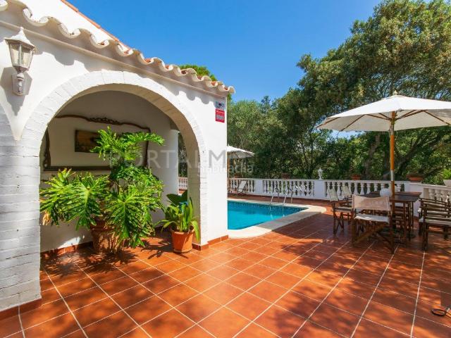 Chalet en venta en Baleares Es Mercadal, Es Mercadal Poble. Finca con encanto y piscina privada en un entorno natural en la carretera de Fornells. Chalets Es.