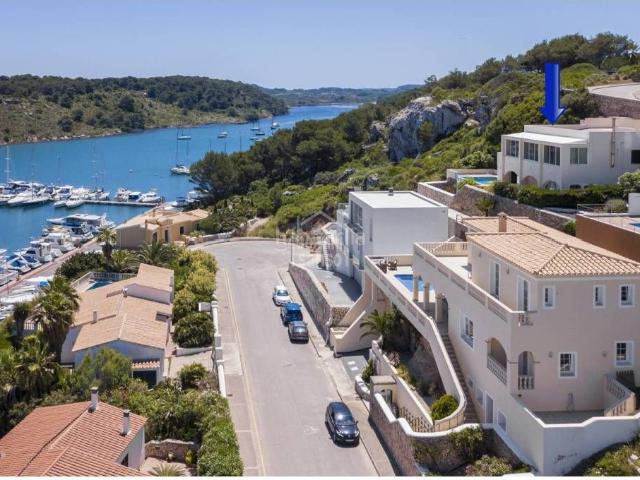 Chalet en venta en Baleares Es Mercadal, Port d´Addaia. Chalet con increíbles vistas sobre el puerto de Addaia y la espectacular costa escarpada que se extiende hasta el horizonte. Chalets Es.