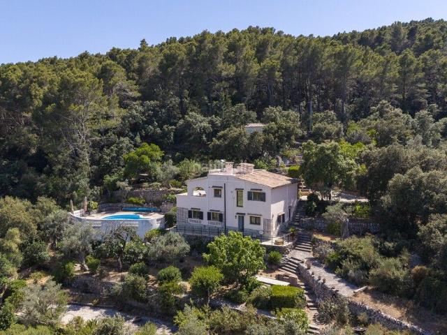Chalet en venta en Baleares Esporles. Finca con Vistas Incomparables en Venta Cerca de Esporles, Mallorca Oeste. Chalets.