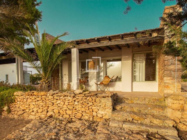Chalet en venta en Baleares Formentera. Villa tipica, renovada y con vistas al mar, en venta en Formentera. Chalets.