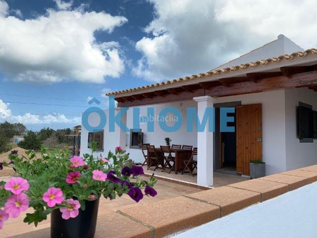 Chalet en venta en Baleares Formentera. Villa en la Isla de Formentera, con 16.106m2 de Terreno Rústico. Chalets.