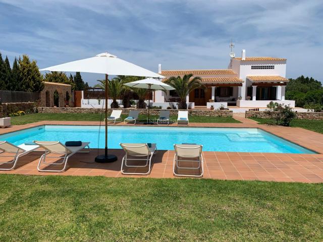 Chalet en venta en Baleares Formentera. Finca con alma mediterránea, un oasis privado con piscina y gran parcela en Sant Francesc Xavier. Chalets.