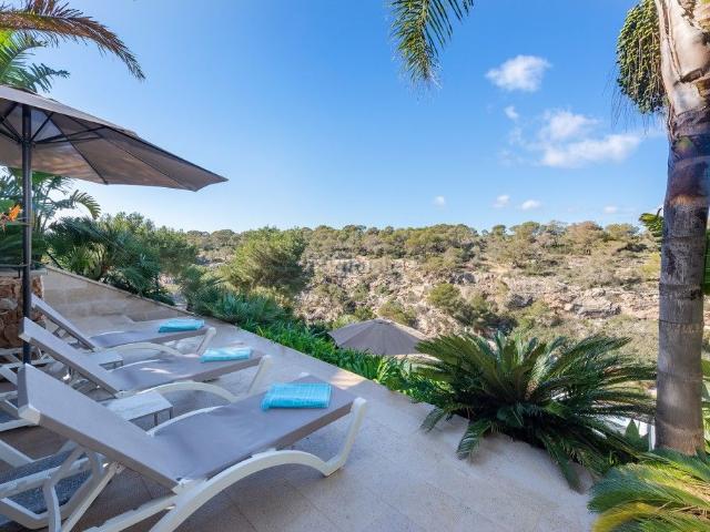 Chalet en venta en Baleares Llucmajor, Cala Pi Vallgornera. Chalet en primera línea con licencia ETV en venta en Cala Pi, Mallorca. Chalets.