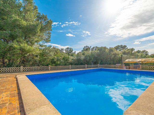 Chalet en venta en Baleares Manacor, Cala Murada. Villa con licencia de alquiler vacacional ETV, piscina, pista de tenis y minigolf en Cala Murada. Chalets.