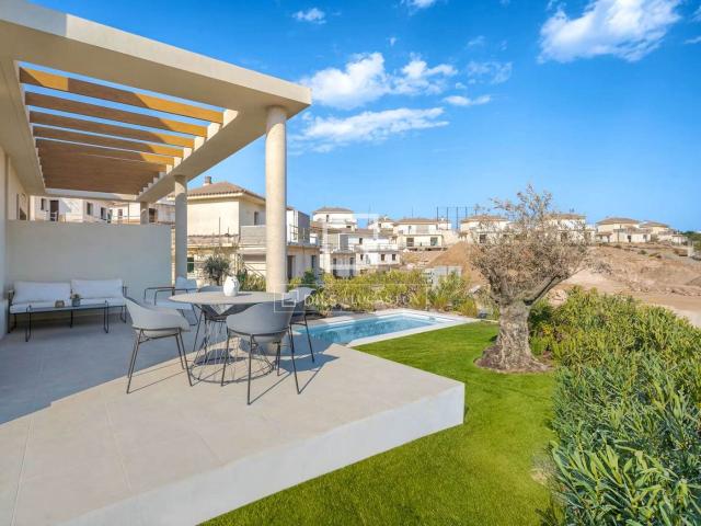 Chalet en venta en Baleares Manacor, Cala Magrana Cala Anguila Cala Mendia. Exclusiva villa mediterránea con amplios espacios exteriores y servicios prémium en cala Romántica, Mallorca. Chalets.
