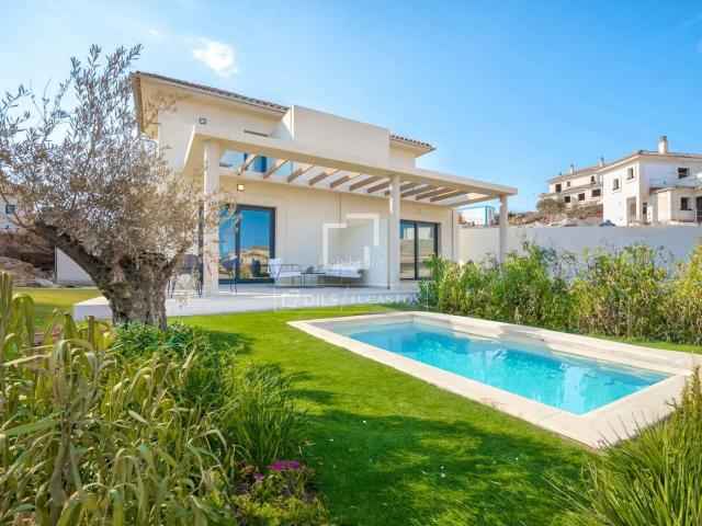 Chalet en venta en Baleares Manacor, Cala Magrana Cala Anguila Cala Mendia. Exclusiva villa mediterránea con amplios espacios exteriores y servicios prémium en cala Romántica, Mallorca. Chalets.