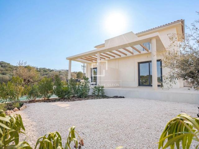 Chalet en venta en Baleares Manacor, Cala Magrana Cala Anguila Cala Mendia. Exclusiva villa mediterránea con amplios espacios exteriores y servicios prémium en cala Romántica, Mallorca. Chalets.