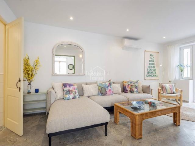 Chalet en venta en Baleares Maó Mahón, Avinguda Menorca Sínia Costabella. Casa histórica esquinera bellamente restaurada en el corazón de Mahón, Menorca. Chalets Maó.