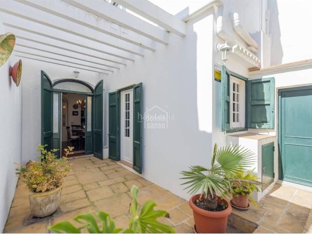 Chalet en venta en Baleares Maó Mahón, Centre Històric. Elegante casa con jardín y piscina en Mahón, Menorca. Chalets Maó.