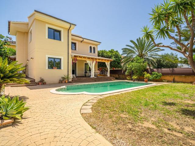 Chalet en venta en Baleares Marratxí, Sa Cabaneta. Chalet unifamiliar reformado con piscina, jardín y amplio garaje en Marratxí, Mallorca. Chalets.