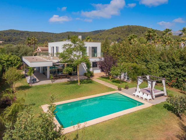 Chalet en venta en Baleares Sa Pobla. Impresionante villa moderna con 4 dormitorios, piscina y jardín Propiedad en venta en Pollensa, norte Mallorca. Chalets Sa.