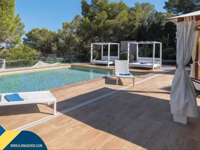 Chalet en venta en Baleares Sant Antoni de Portmany. Villa con piscina, Islas Baleares, Ibiza. 6 habitaciones 379 m² 5,5 kilómetros al mar. Chalets Sant Antoni de.