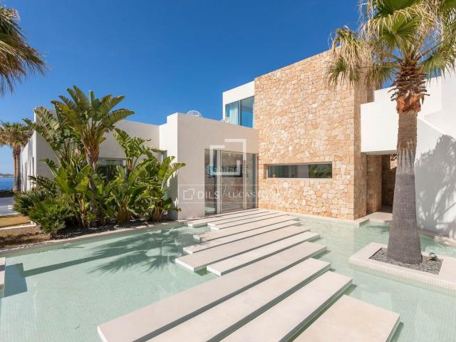 Chalet en venta en Baleares Sant Josep de sa Talaia, Cala Vedella Cala Tarida. Casa villa en excelentes condiciones de 4 dormitorios en venta en San José. Chalets Sant Josep de sa.