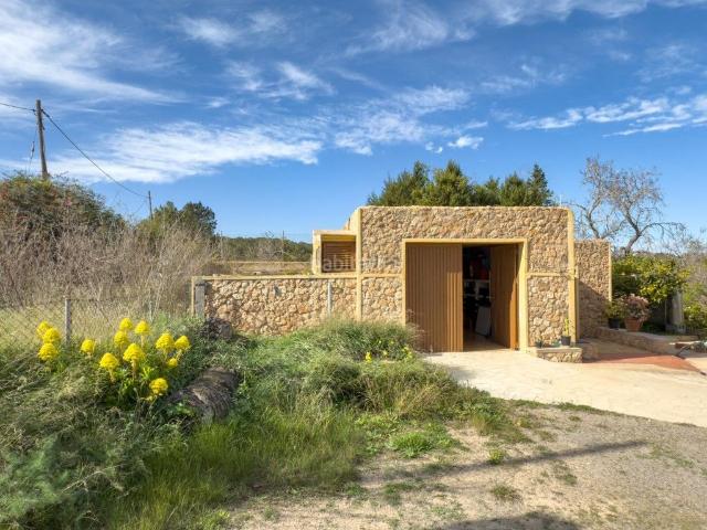 Chalet en venta en Baleares Sant Josep de sa Talaia, Cala Vedella Cala Tarida. Exclusiva Villa en Cala Bassa con Vistas al Mar y Viñedos Oportunidad de Inversión. Chalets Sant Josep de sa.