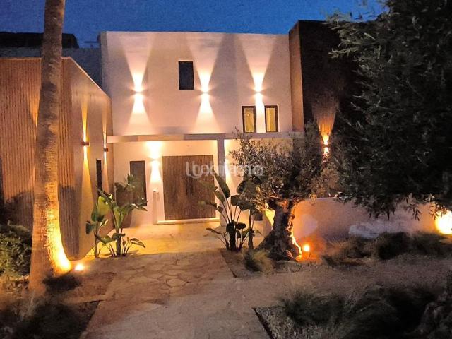 Chalet en venta en Baleares Santa Eulària, Cap Martinet. Chalet para renovar con fabulosas vistas al mar en Cap Martinet. Chalets Santa.