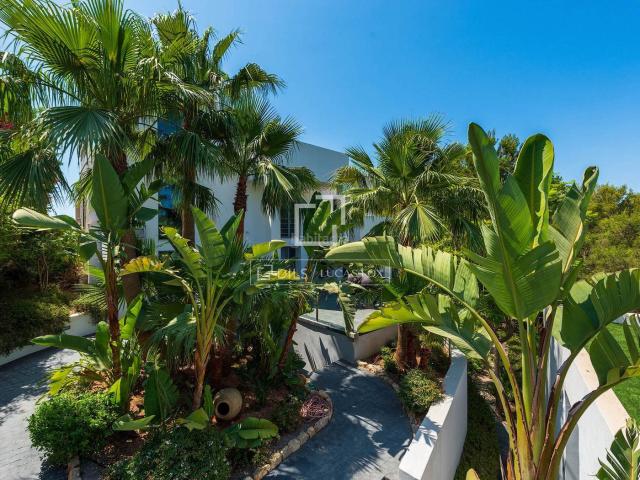 Chalet en venta en Baleares Santa Eulària, Cap Martinet. Preciosa villa de obra nueva con 10 dormitorios, vistas al mar y 2 casas de invitados en venta en Talamanca. Chalets Santa.