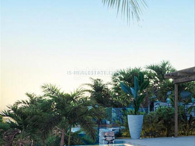 Chalet en venta en Baleares Santa Eulària, Jesús. Villa con piscina, Islas Baleares, Ibiza. 6 habitaciones 740 m² 1,5 kilómetros al mar. Chalets Santa.