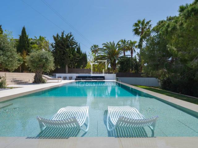 Chalet en venta en Baleares Santa Eulària, Jesús. Casa en excelentes condiciones de 4 dormitorios con licencia turística en venta en la ciudad de Ibiza. Chalets Santa.