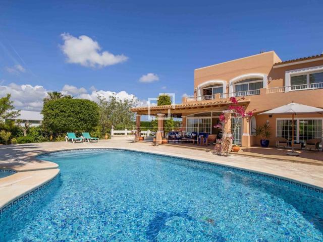 Chalet en venta en Baleares Santa Eulària, Jesús. Casa villa de 5 dormitorios en venta en Ibiza ciudad, Islas Baleares. Chalets Santa.