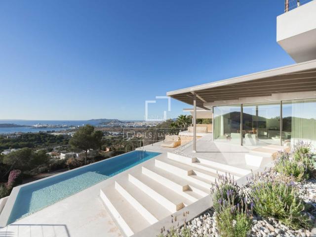 Chalet en venta en Baleares Santa Eulària, Jesús. Casa villa en excelentes condiciones de 6 dormitorios en venta en Ibiza ciudad. Chalets Santa.
